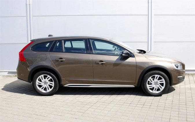 Volvo V60 Cross Country cena 87955 przebieg: 110535, rok produkcji 2018 z Kleczew małe 466